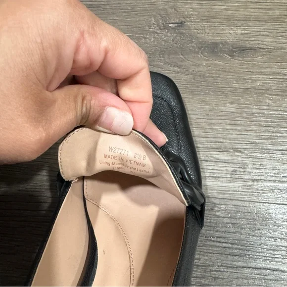 COLE HAAN
Chrystie Square Toe Chain Leather Loafer Pumps size 8.5 B - Picture 8 of 8